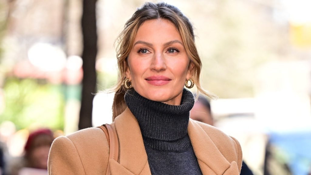 Gisele Bündchen's ‘Rich Mom’ Maternity Style Includes Flip-Flops