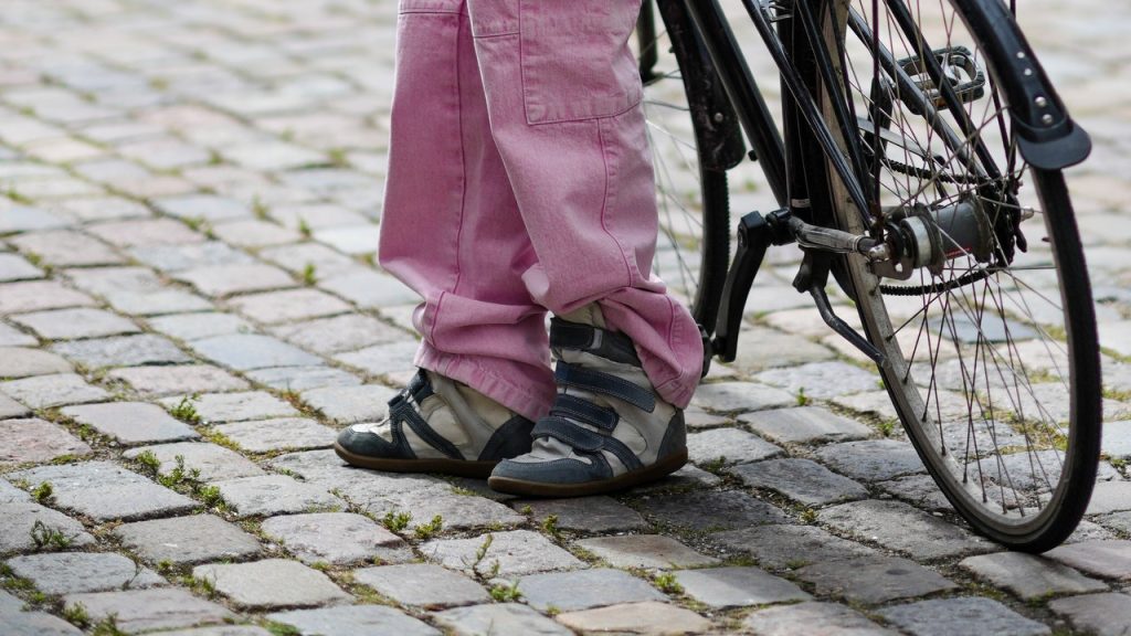 These Controversial Sneakers Are the Next It-Shoe of 2025, Per Anne Hathaway's Stylist