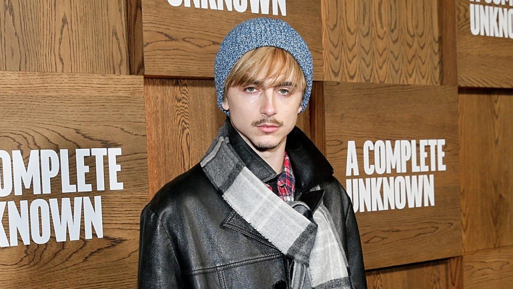 Timothée Chalamet Took Red Carpet 'Method Dressing' to the Extreme as Blonde Bob Dylan