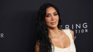 Kim Kardashian, Jennifer Lopez, Maid in Manhattan, hairstyle