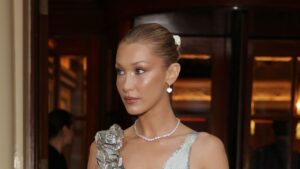 เบลล่า ฮาดิด, ชุดเงิน, Cannes, เรด คาร์เป็ต