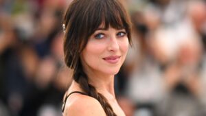 Dakota Johnson, เครื่องประดับผม, Cannes, ลุคเด่น
