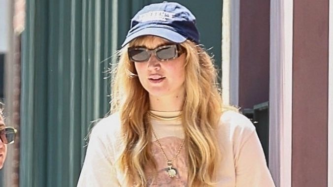 Jennifer Lawrence, รองเท้าฟลิปฟลอป, สีจัด, แฟชั่น
