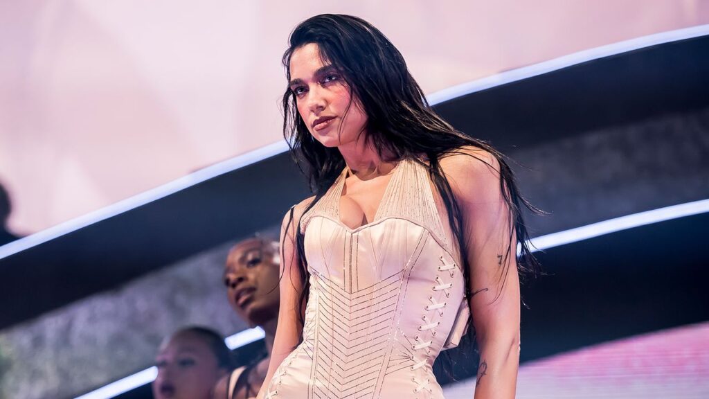 Dua Lipa, เล็บดอกไม้, مانิกูร์นู้ด, ยกระดับ