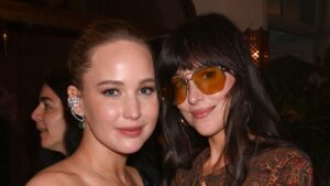 Dakota Johnson, Jennifer Lawrence, นัดดินเนอร์, ชุดเด่น