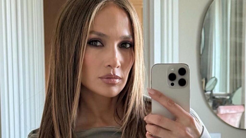 Jennifer Lopez, BB Cream, มานิ, เล็บ, ซัมเมอร์ 2025