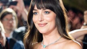 Dakota Johnson, เล็บ French, วิธีการธรรมชาติ, ซัมเมอร์