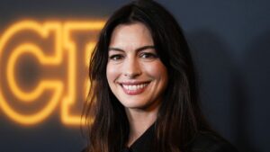 กระเป๋า Anne Hathaway สำหรับเดท ราคาต่ำกว่า 100 ดอลลาร์ วัน Prime Day