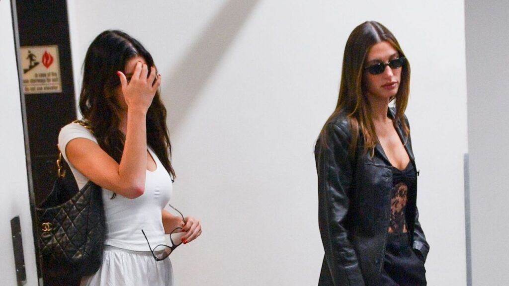 Hailey Bieber, Camila Morrone, ฤดูร้อน 2025, สไตล์ BFF ตรงกันข้าม