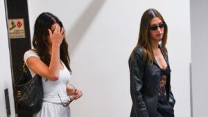 Hailey Bieber, Camila Morrone, ฤดูร้อน 2025, สไตล์ BFF ตรงกันข้าม