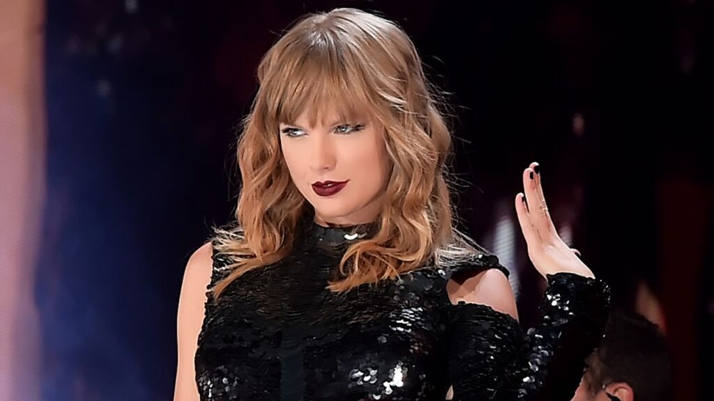 แฟน Taylor Swift, Easter Eggs, Reputation, Showgirl Outfit