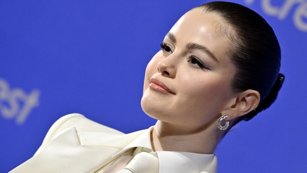 Selena Gomez, ช่างแต่งตัว, เคล็ดลับ, ผมงานแต่งงาน, เวลากับสมัย