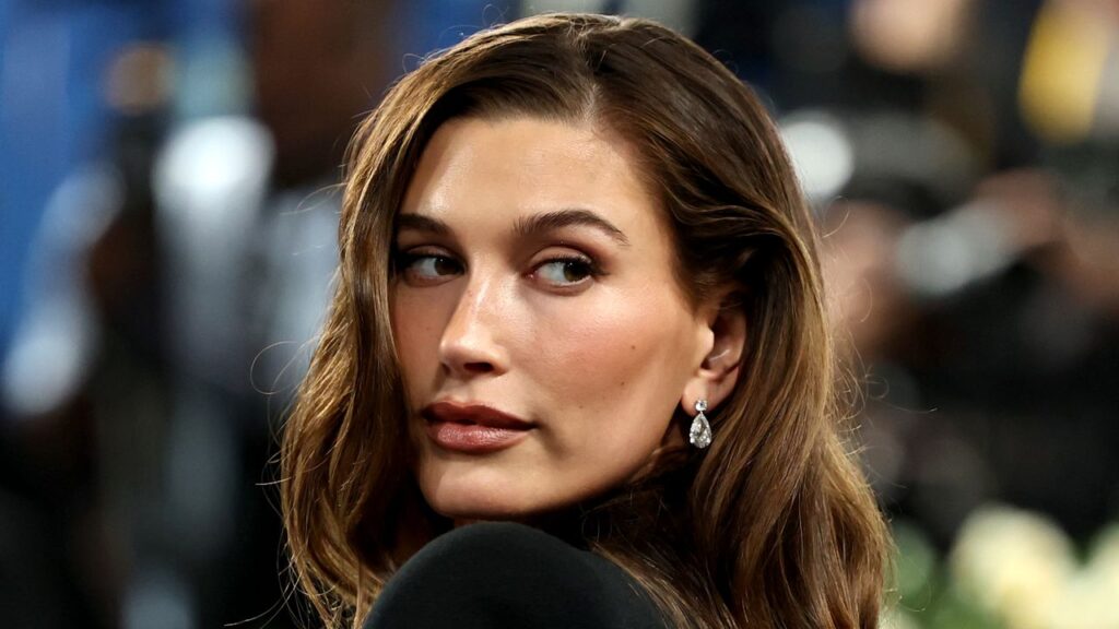 การแต่งหน้าโทนอบอุ่นและสบายใจ เทรนด์ความงามฤดูใบไม้ร่วง