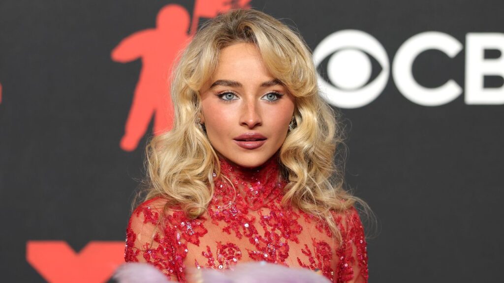 Sabrina Carpenter, VMAs, เล็บ, มินิมอลลิซึม, มักซิมอลลิซึม, ความสมบูรณ์แบบ