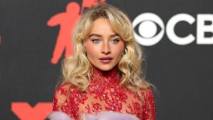 Sabrina Carpenter, VMAs, เล็บ, มินิมอลลิซึม, มักซิมอลลิซึม, ความสมบูรณ์แบบ