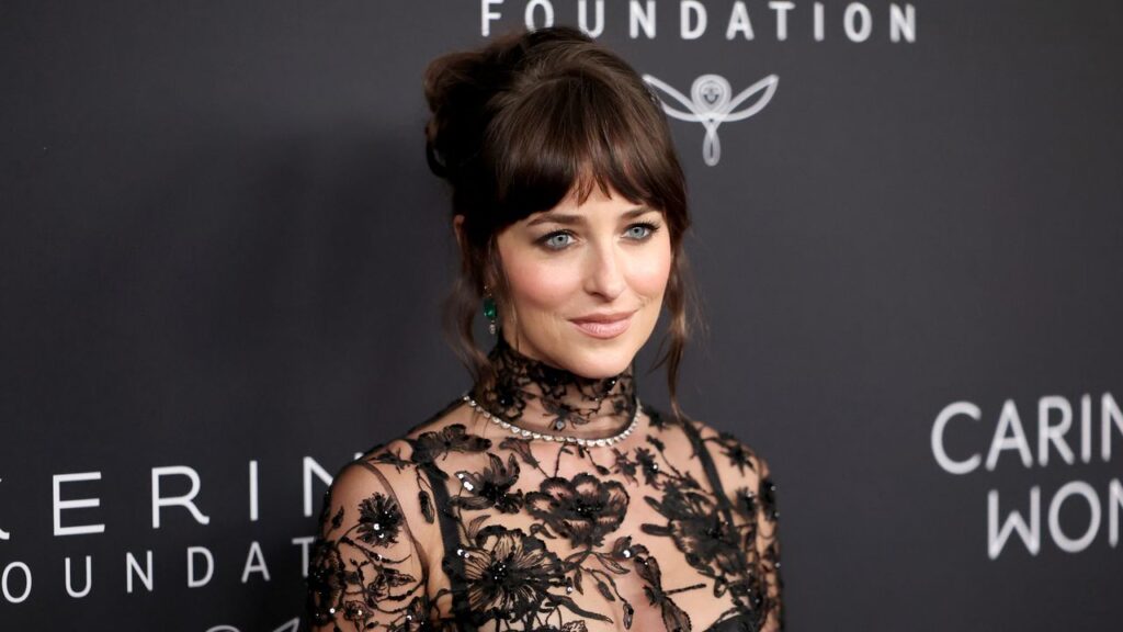 Dakota Johnson, เดรสเปลือย, สุดยอด